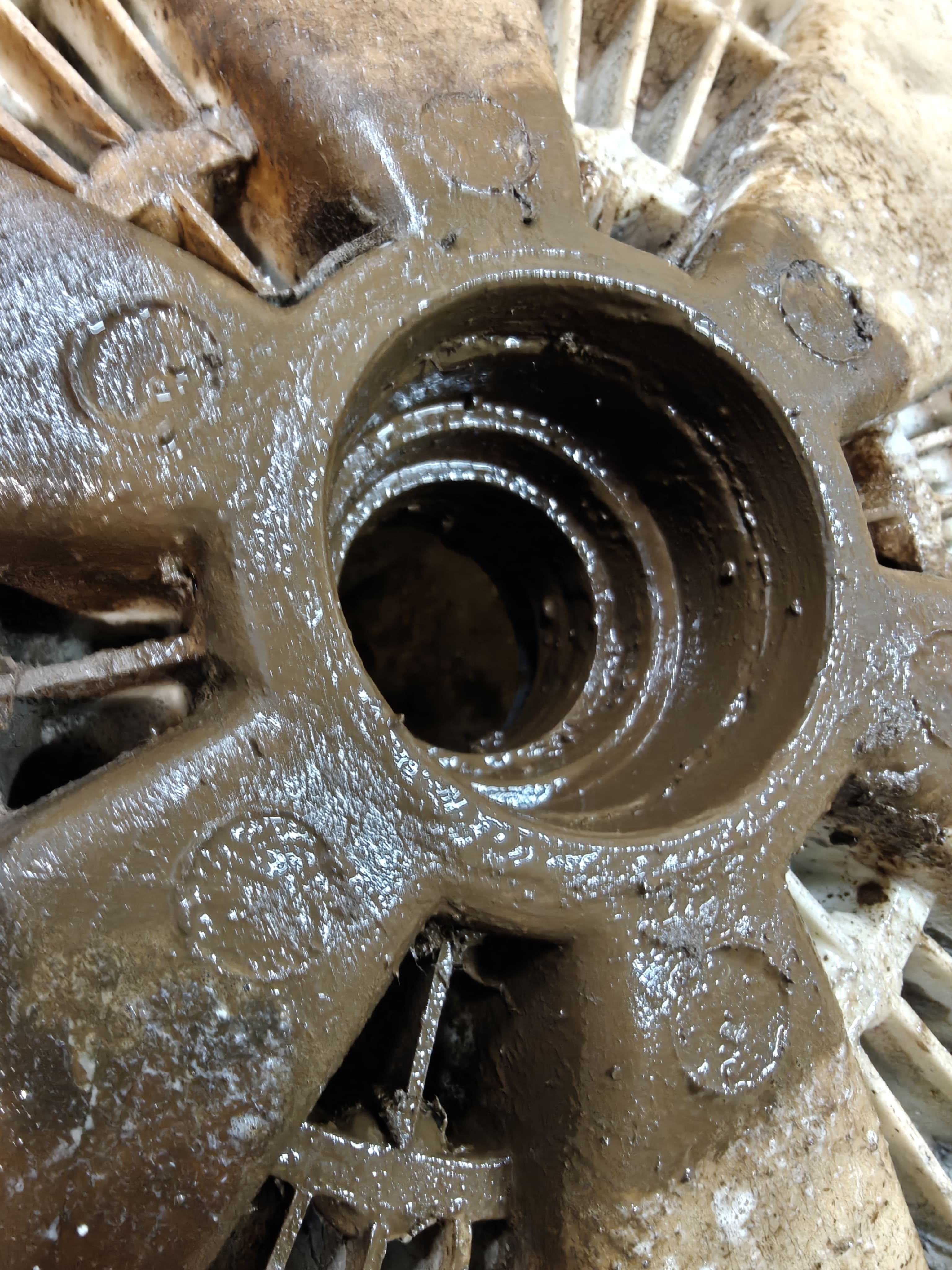 Чистка сливной системы и улитки помпы